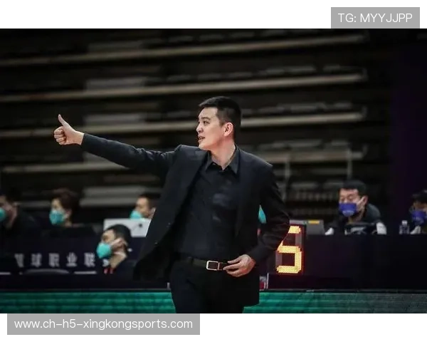 辽宁启程鞍山热身赛，杨鸣狂送签名，李晓旭赵继伟全员出战，鞍山著名运动员